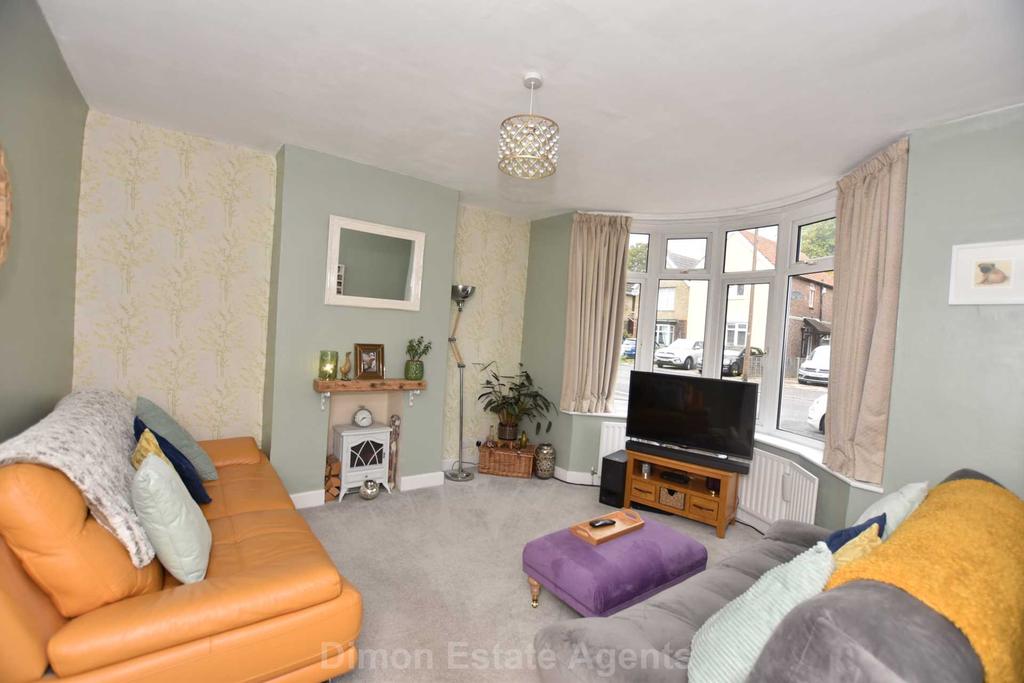 Grove Avenue, Gosport 3 bed semidetached house £370,000