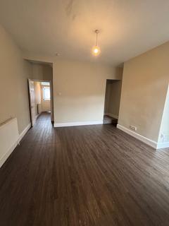 2 bedroom terraced house to rent, Light Oaks Road, Salford M6