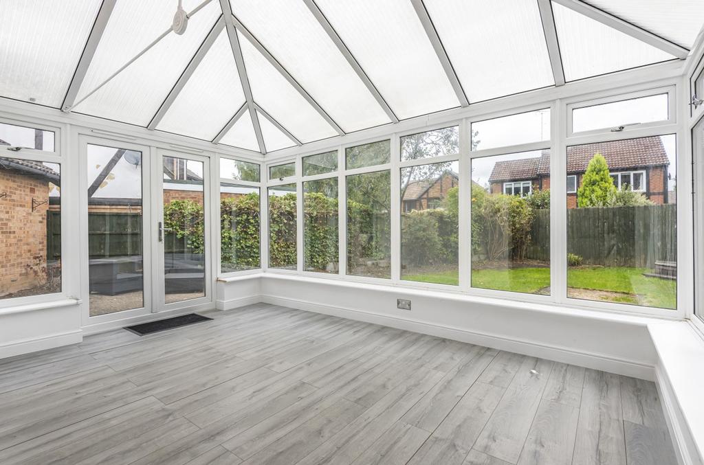Dorset Way, Wokingham, RG41 4 bed detached house £2,000 pcm (£462 pw)