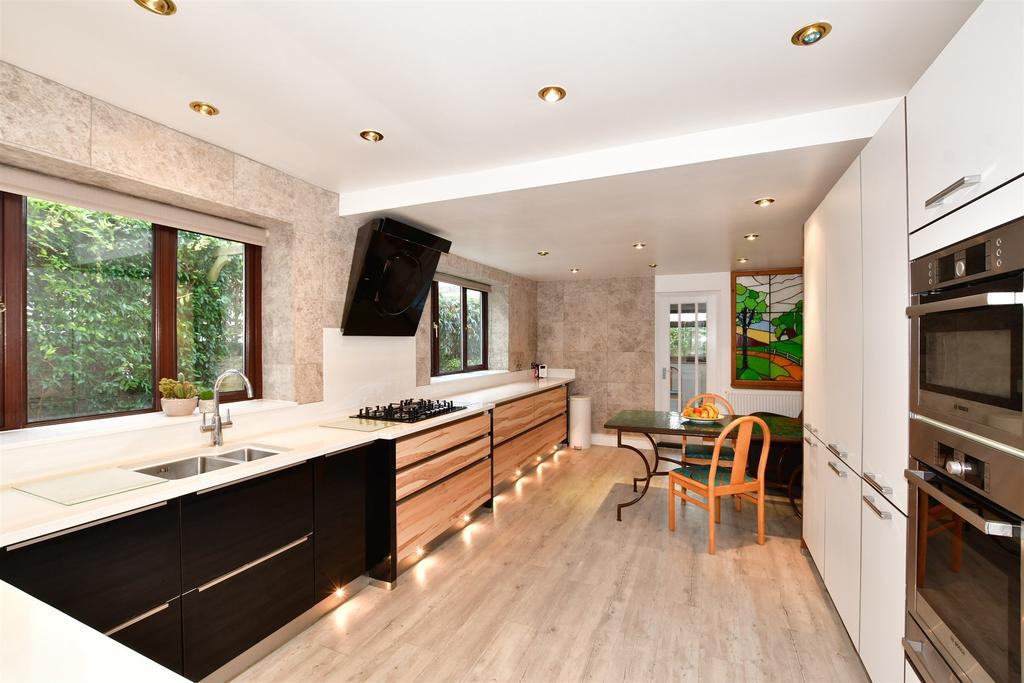 Seapoint Road, Broadstairs, Kent 4 bed semidetached house for sale £