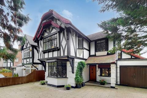4 bedroom detached house for sale - Canons Drive, Edgware, HA8