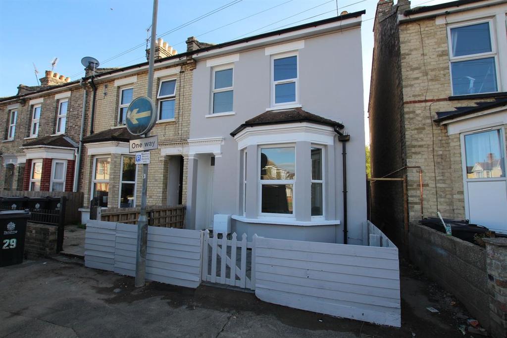 St. Andrews Road, ClactononSea 4 bed terraced house £280,000