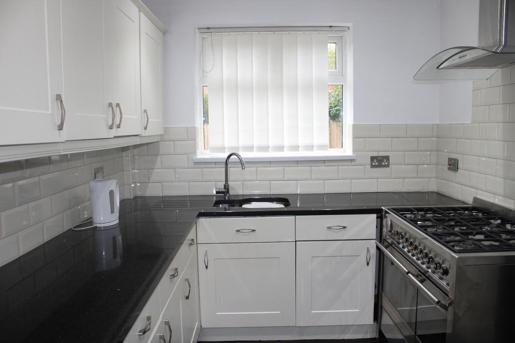 Riding Hill Road, Knowsley Village 2 bed end of terrace house £800