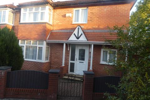 4 bedroom semi-detached house to rent, Tadman Grove, Manchester, WA14