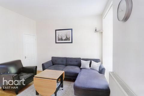 3 bedroom terraced house for sale - St Albans Avenue East Ham, London