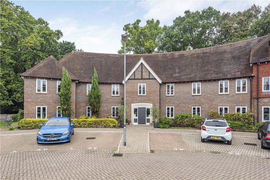 Highgrove Avenue, Ascot, Berkshire, SL5 2 bed apartment £370,000