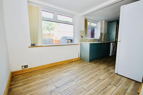 19 Cadnam Drive, Manchester, M22 5AT