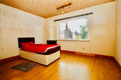 19 Cadnam Drive, Manchester, M22 5AT