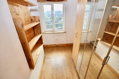 19 Cadnam Drive, Manchester, M22 5AT