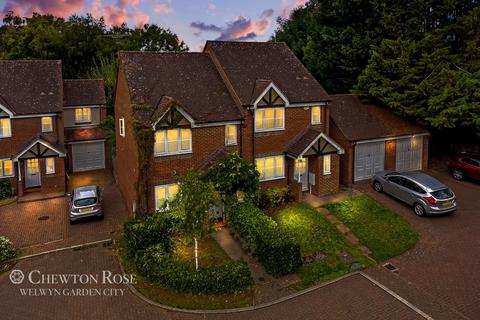 31 Orient Close, St Albans, AL1 1AJ