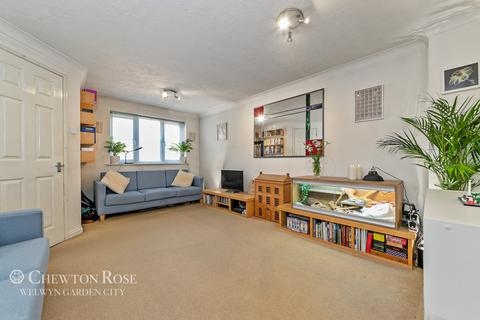 31 Orient Close, St Albans, AL1 1AJ