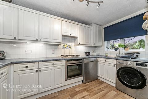 31 Orient Close, St Albans, AL1 1AJ