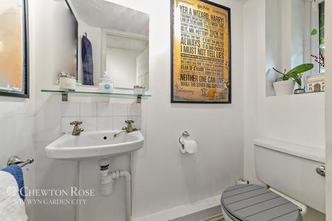 31 Orient Close, St Albans, AL1 1AJ