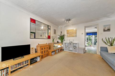 31 Orient Close, St Albans, AL1 1AJ