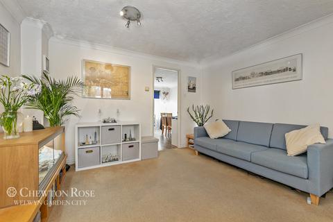 31 Orient Close, St Albans, AL1 1AJ