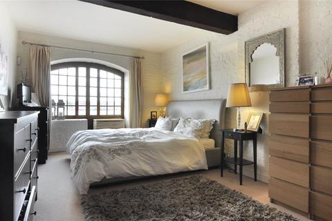 2 bedroom apartment to rent, New Crane Place, London, E1W