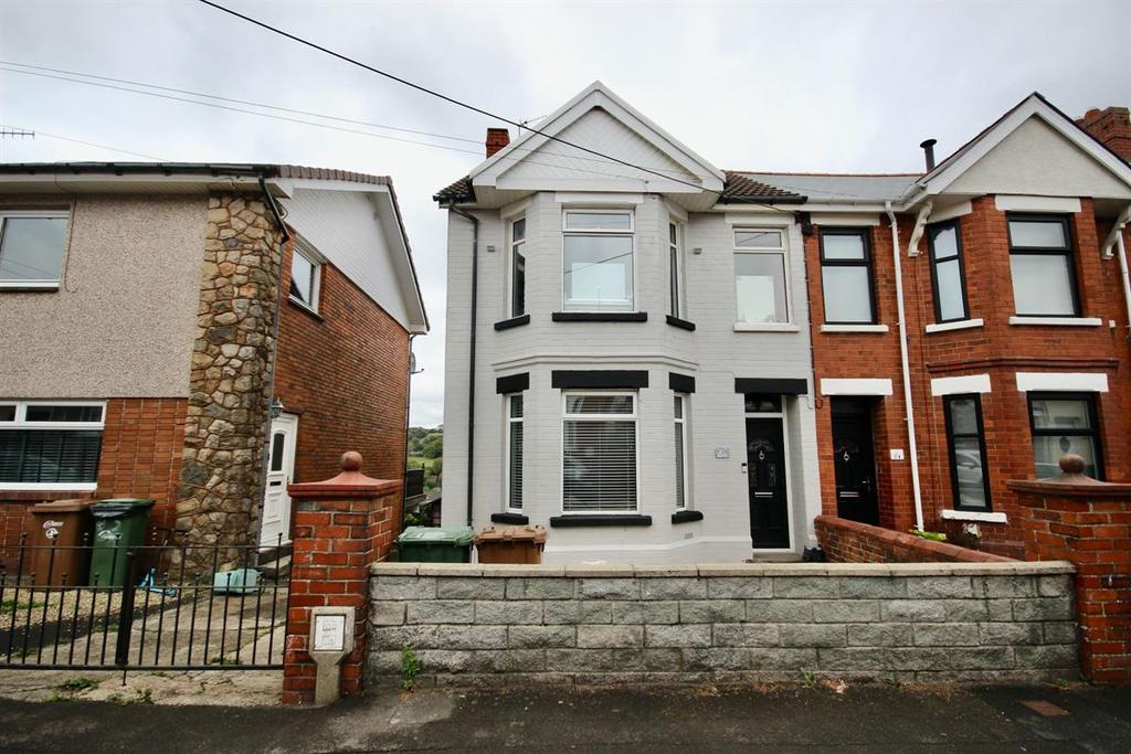 Lilian Road, Blackwood 3 bed semidetached house £249,000