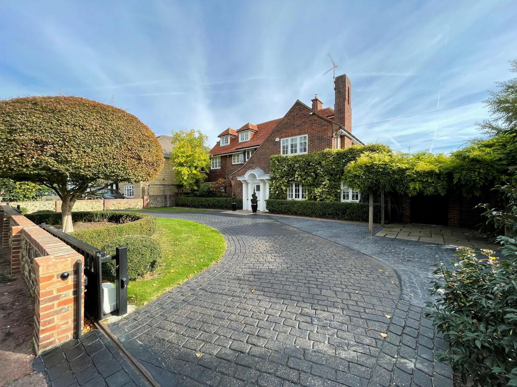 Thorpe Hall Avenue, Thorpe Bay, SS1 3AR 7 bed detached house for sale