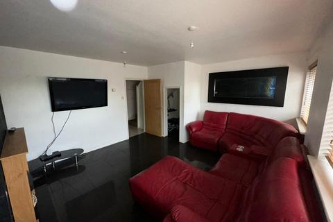 2 bedroom maisonette to rent, City Road, Manchester, M15