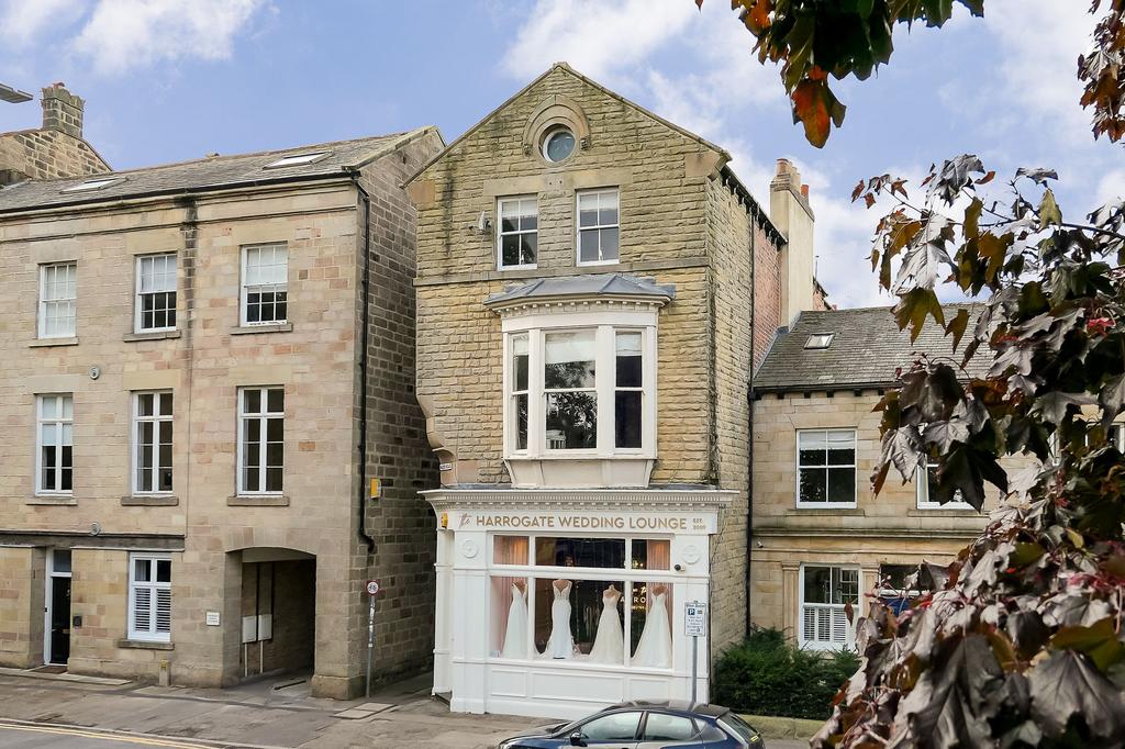 Park Parade, Harrogate, HG1 2 bed flat £345,000
