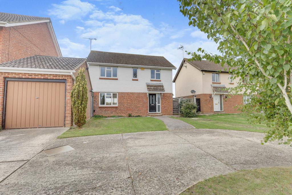 Sadlers, Benfleet, SS7 4 bed detached house £500,000