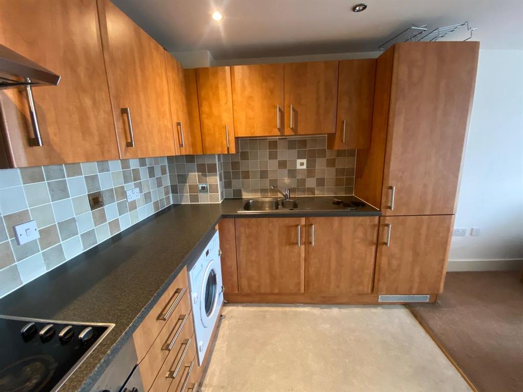 Flat, Altamar, Kings Road, Swansea 2 bed apartment £850 pcm (£196 pw)