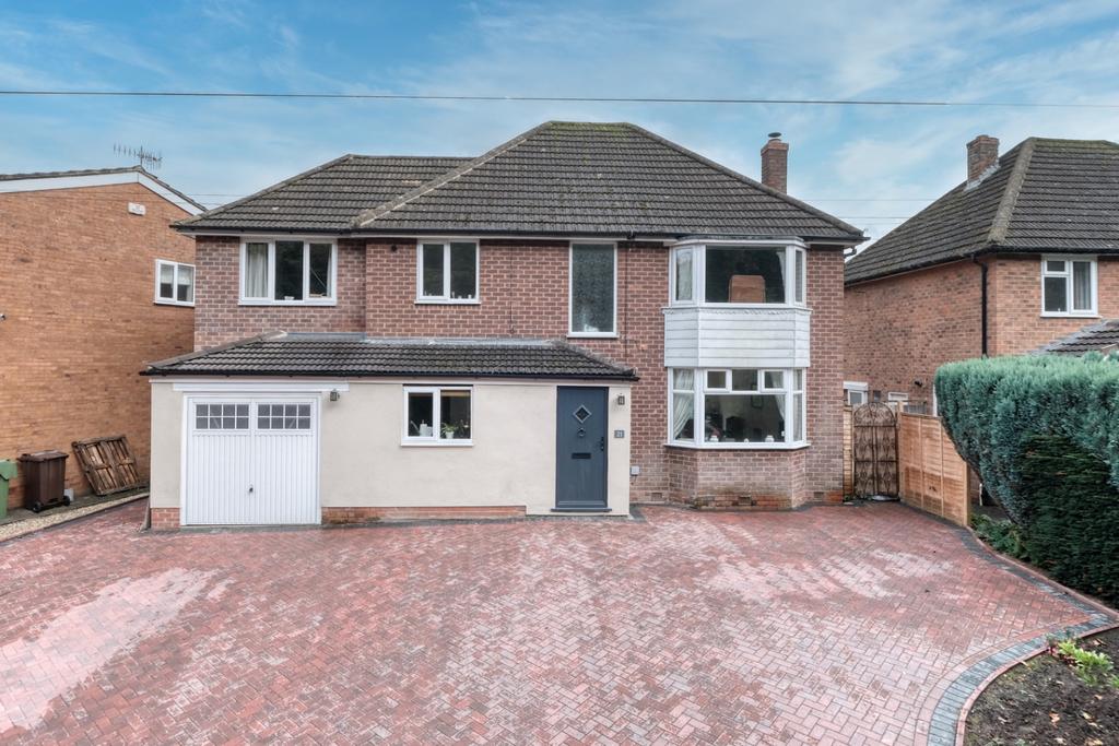 Warwick Avenue, Aston Fields, Bromsgrove, B60 2AH 4 bed detached house