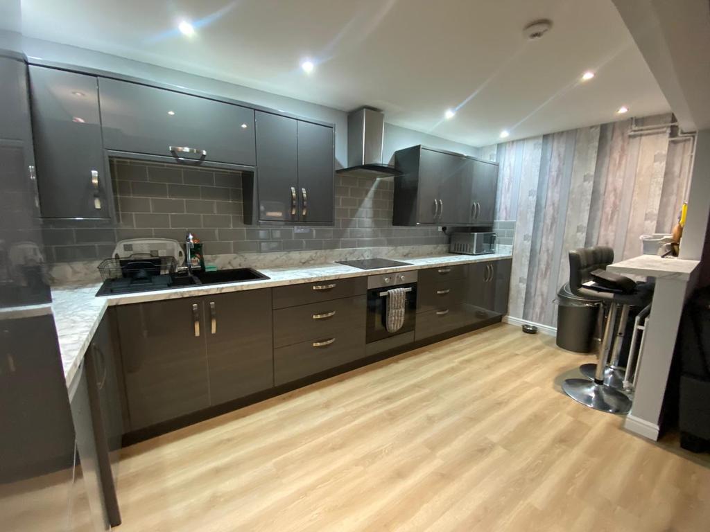 Ynyswen Road, Treorchy, Rhondda Cynon Taff. CF42 6ED 3 bed terraced