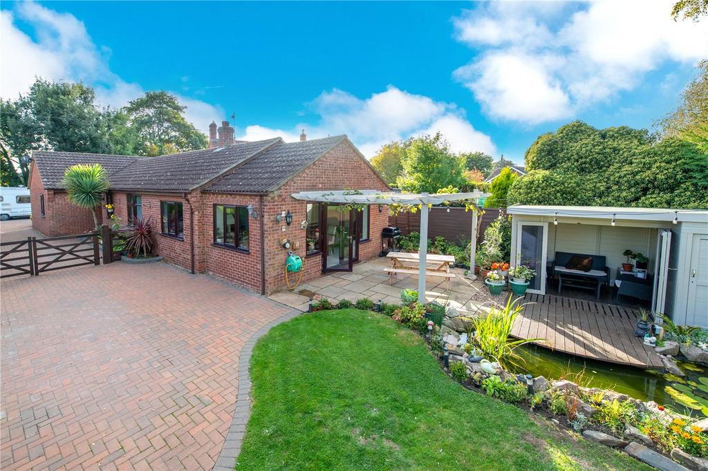 High Street, Heckington, Sleaford... 3 bed bungalow £310,000