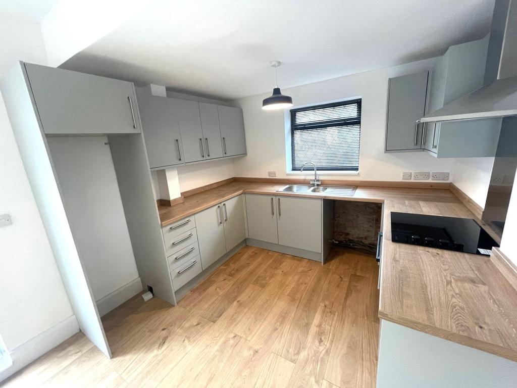 Hillside Avenue, Parson Cross 3 bed semidetached house £750 pcm (£