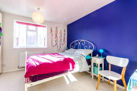 11 Beta Road, Woking, GU22 8EF