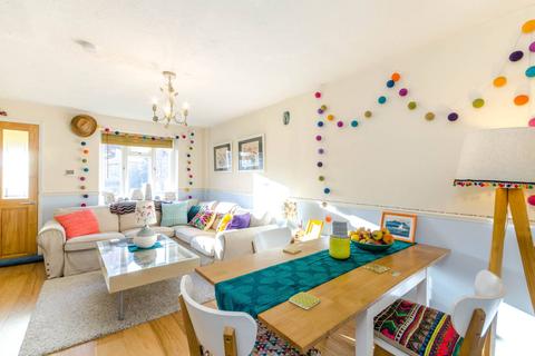 11 Beta Road, Woking, GU22 8EF