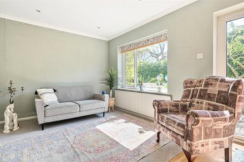5 bedroom detached house to rent, Priorsfield, Marlborough, Wiltshire, SN8