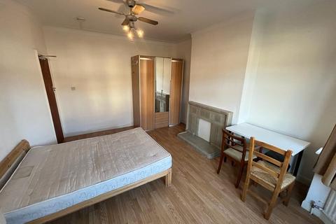 undefined, Connaught Gardens, Palmers Green