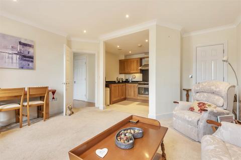2 bedroom flat for sale - The Square, Petersfield, GU32
