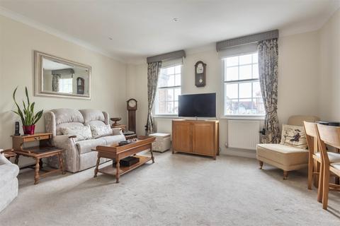 2 bedroom flat for sale - The Square, Petersfield, GU32