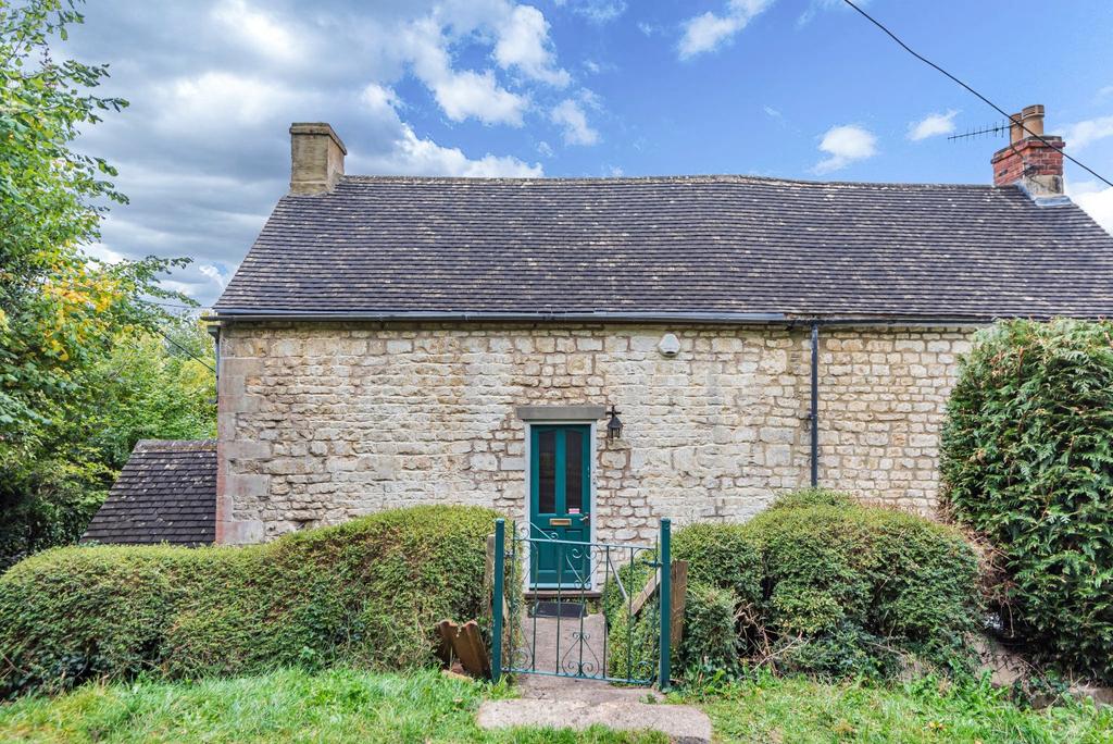 Nailsworth, Stroud, Gloucestershire, GL6 2 bed semidetached house for sale £325,000