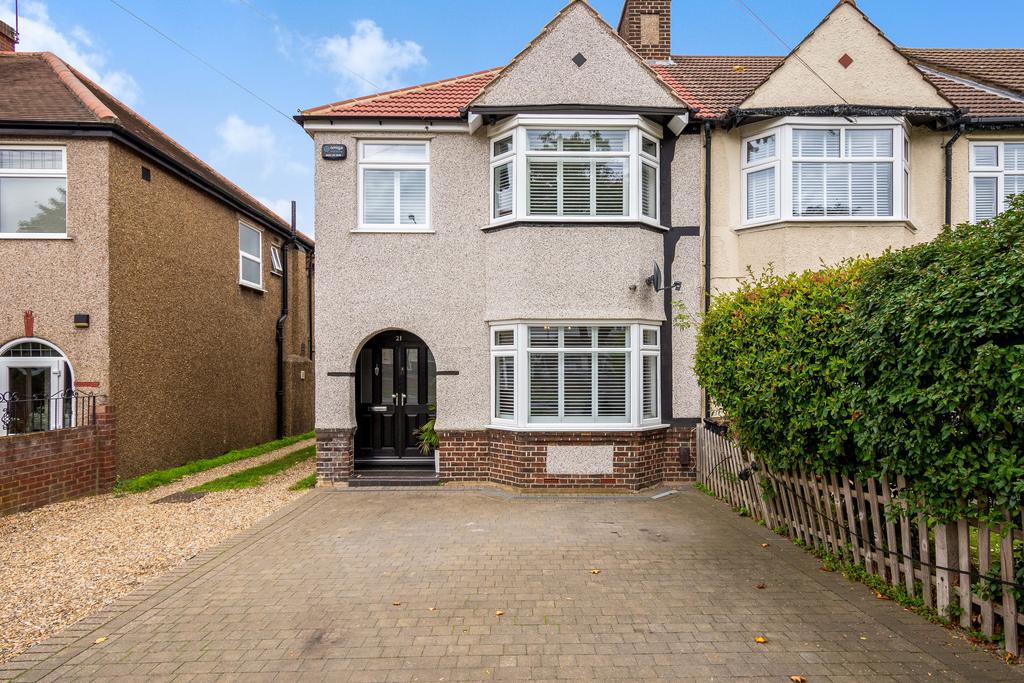 Glebe Way, West Wickham 3 bed property £625,000