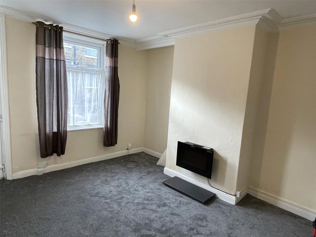Ripon Street, Halifax, HX1 2 bed terraced house £550 pcm (£127 pw)