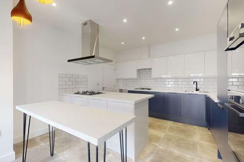 54 Burdett Avenue, Westcliff-on-sea, SS0 7JW