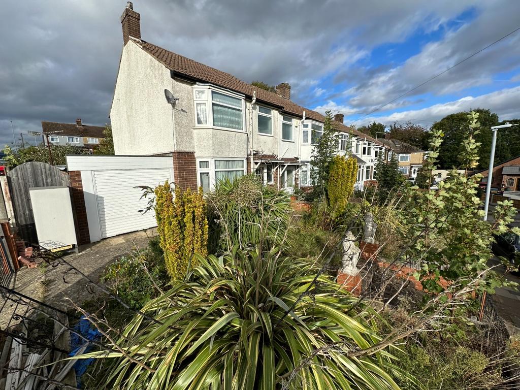 Preston Gardens, Luton 3 bed end of terrace house £325,000