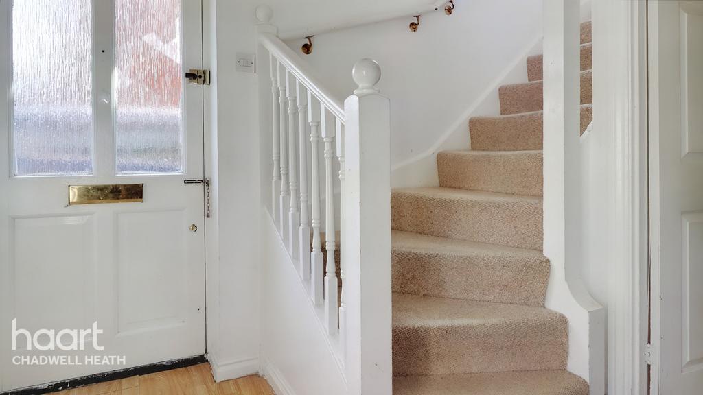 Heathfield Park Drive, Romford 3 bed semidetached house £450,000