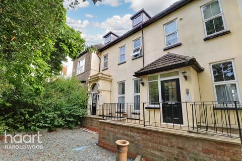16e Colchester Road, Romford, RM3 0XP