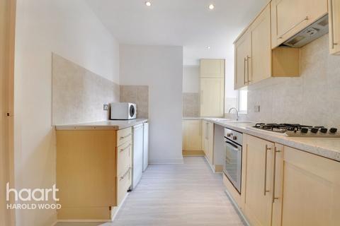 16e Colchester Road, Romford, RM3 0XP