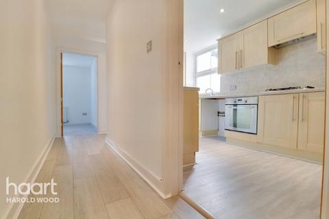 16e Colchester Road, Romford, RM3 0XP