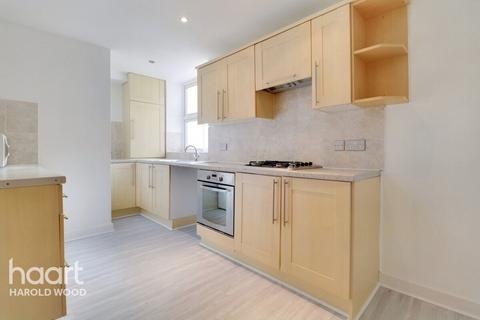 16e Colchester Road, Romford, RM3 0XP