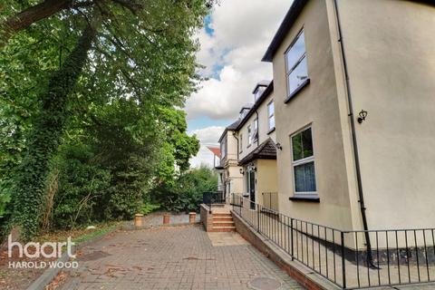 16e Colchester Road, Romford, RM3 0XP