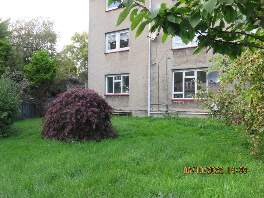 Dunearn Drive, Kirkcaldy 2 bed ground floor flat £600 pcm (£138 pw)