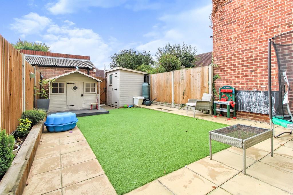 Erle Havard Road, West Bergholt, CO6 3LH 3 bed terraced house £270,000