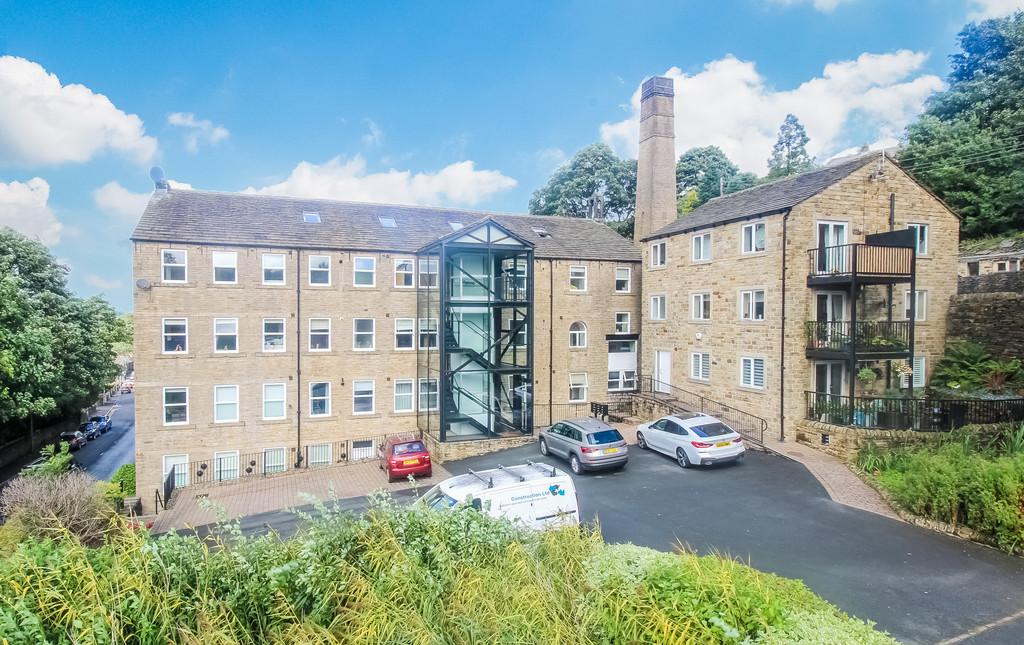 Underbank Old Road, Holmfirth 2 bed penthouse £139,950